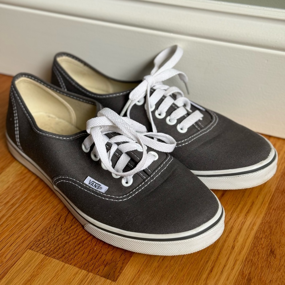 Grey Vans Sneakers (Women’s 8, Men’s 6.5)